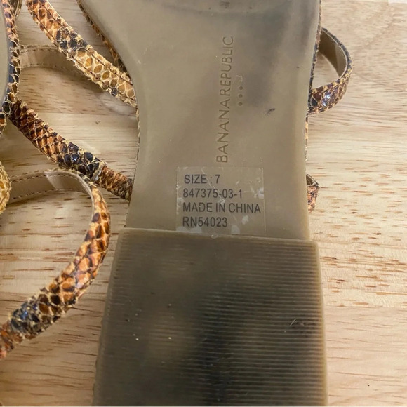 Banana Republic Croc Snake Leather Strappy Flat Sandals Brown 7 - Picture 5 of 6